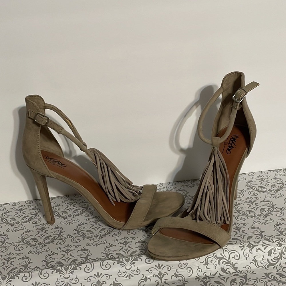Mossimo heeled  suede sandals. - Picture 2 of 9
